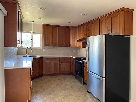 3rd image of 760 Harvard Ave #1