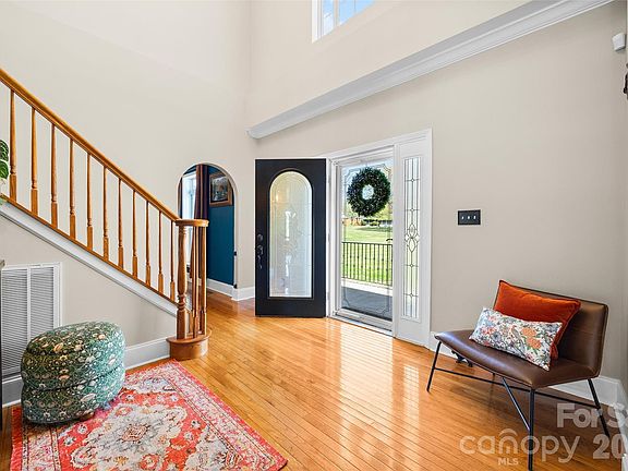 3rd image of 204 Moore Dr