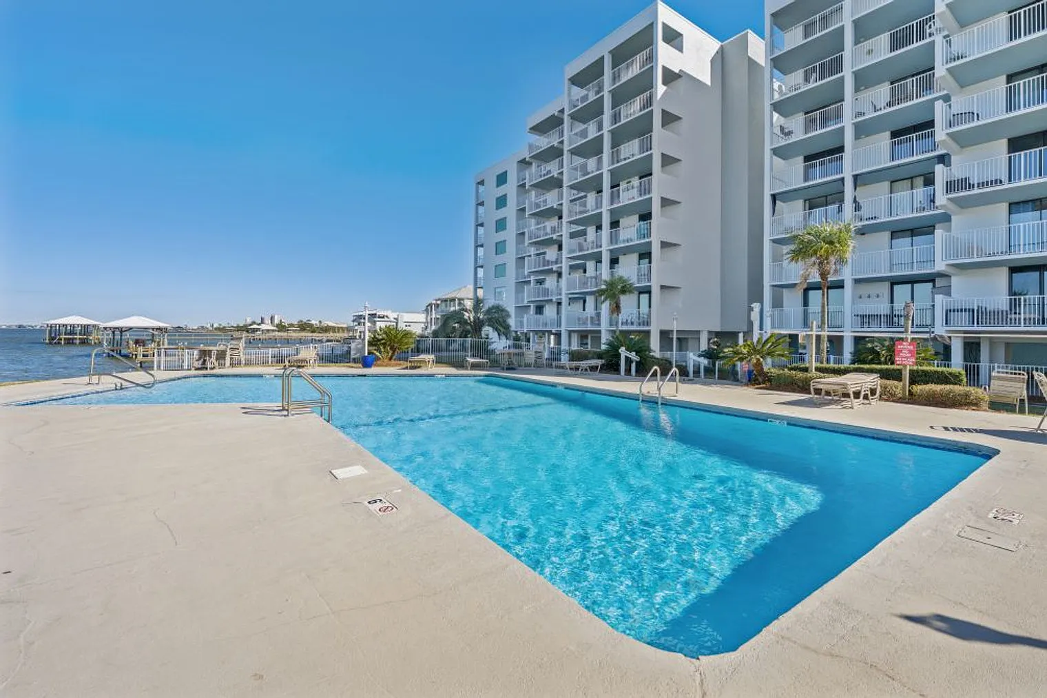 3 bed, 2.0 bath, 1097 sqft, $4,240 — Photo 3