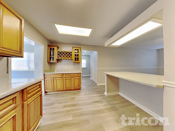 5th image of 6423 4th Ave NE