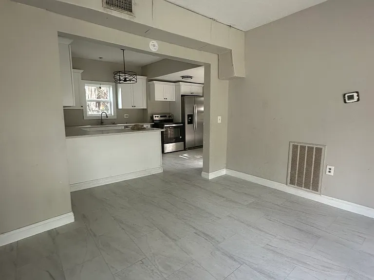 511 23rd Ave W — Photo 12