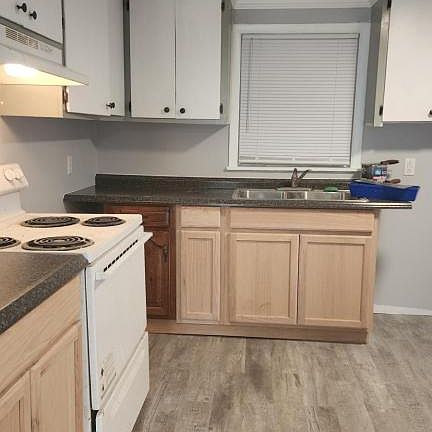 3rd image of 10367 Freeland Ave