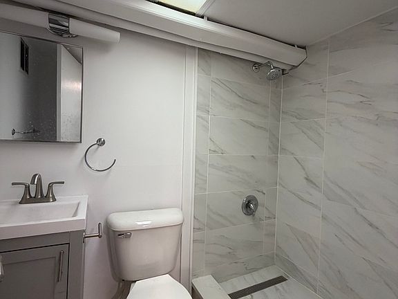 5th image of 1226 Sherman Ave #1N