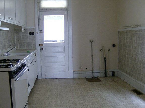 4th image of 4301 Pine St