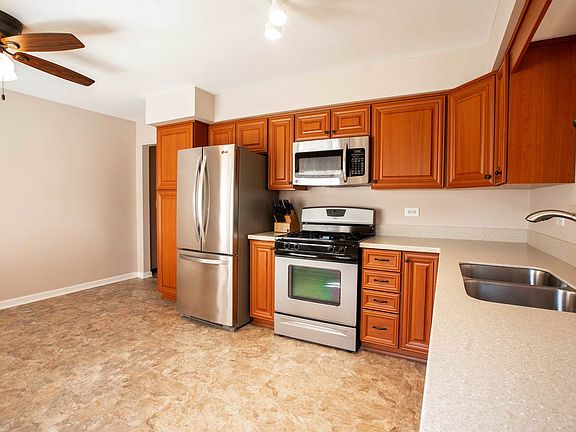 5th image of 3035 N Wilshire Ln