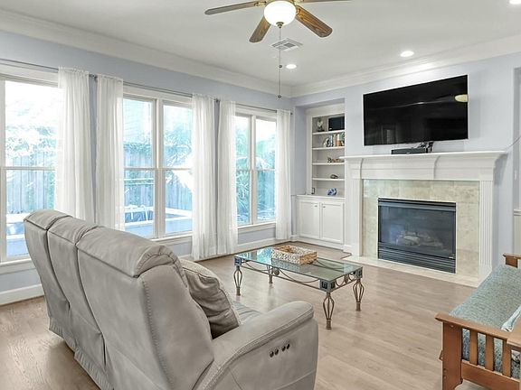 4th image of 2427 N Mystic Mdw