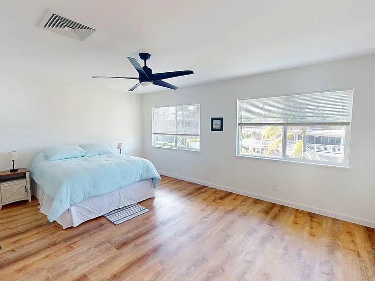 Second floor bedroom with full bath and tub
