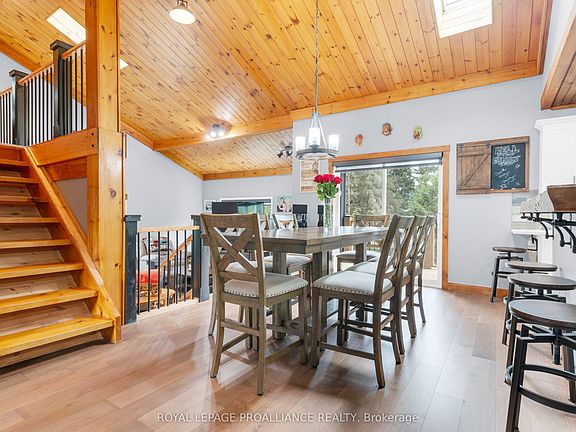 2nd image of 138 Hollister Rd