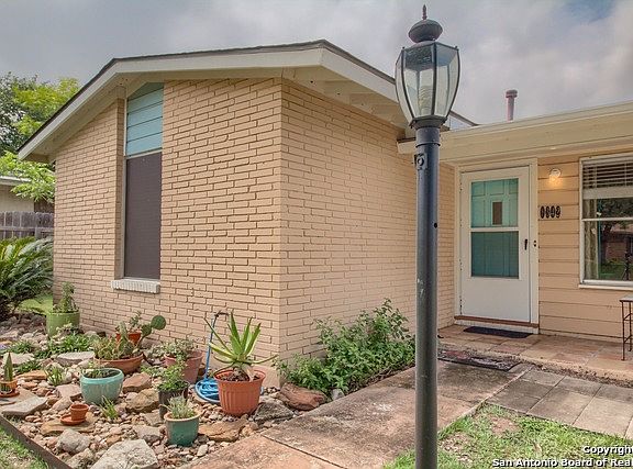 3rd image of 342 Hialeah Ave