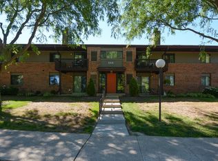 354 Park Hill Dr, Pewaukee, WI 53072