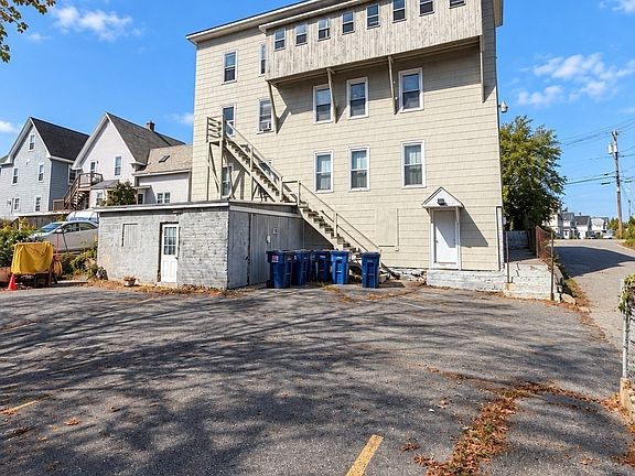 3rd image of 113 Spruce St