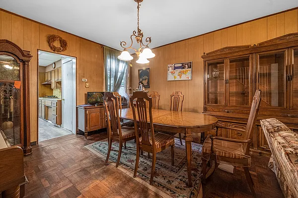 Sold by Behfar Team LLC | media 4