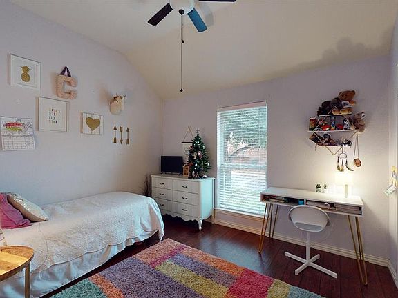 5th image of 2109 Sandhurst Dr