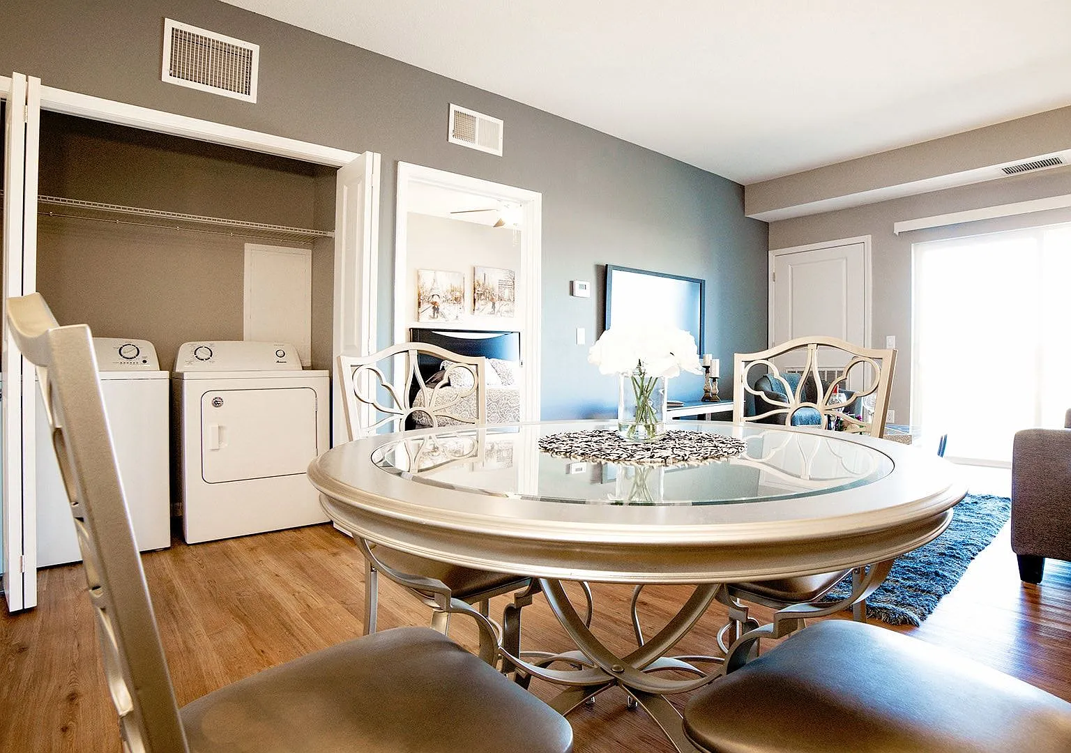 Gateway Green Apartments — Photo 4