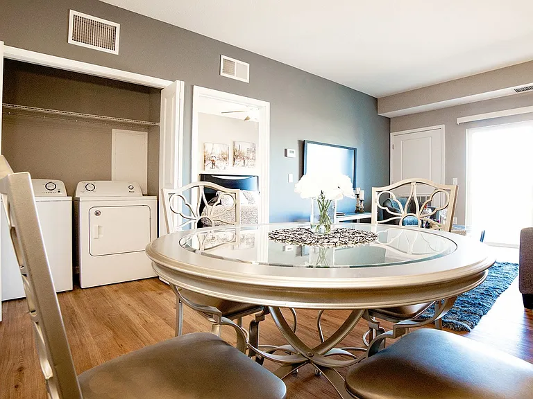 Gateway Green Apartments — Photo 4