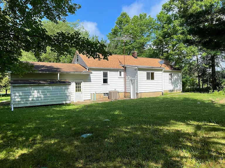 19007 Claridon Troy Rd — Photo 2