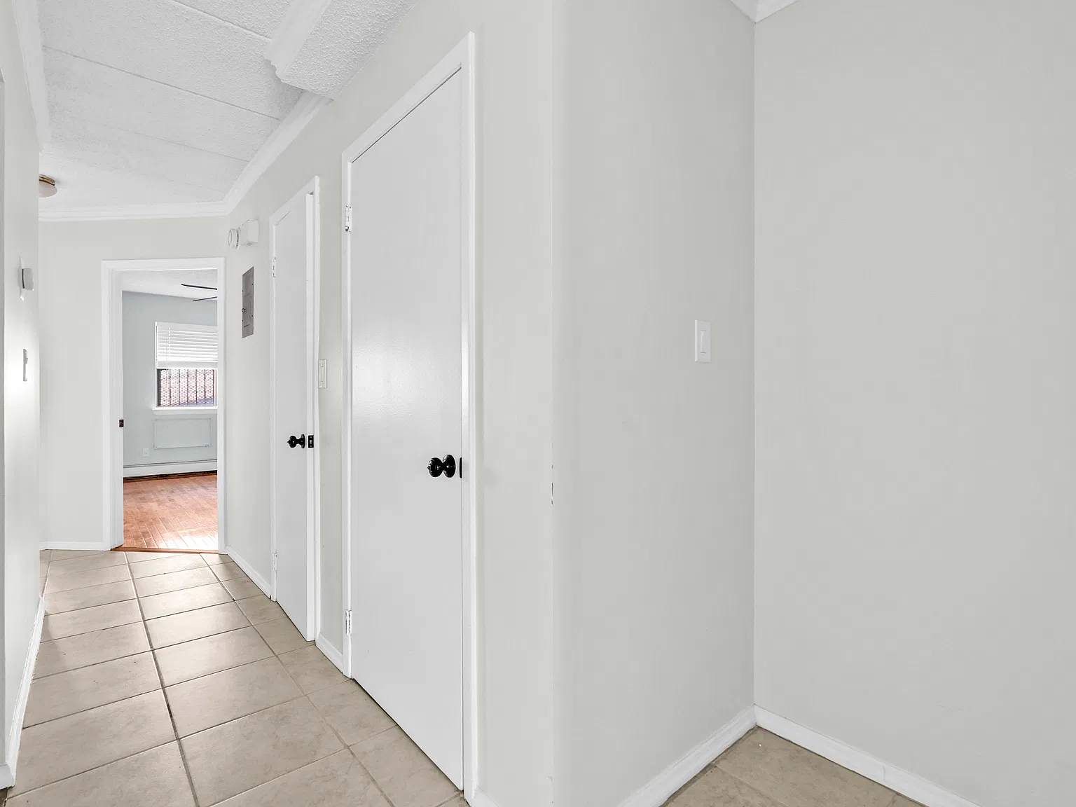 863 Home St — Photo 3