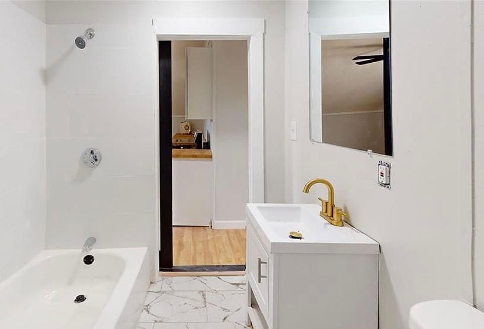 1st image of 372 Hawkins St #3
