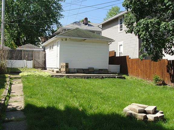 4th image of 1604 Clarence St