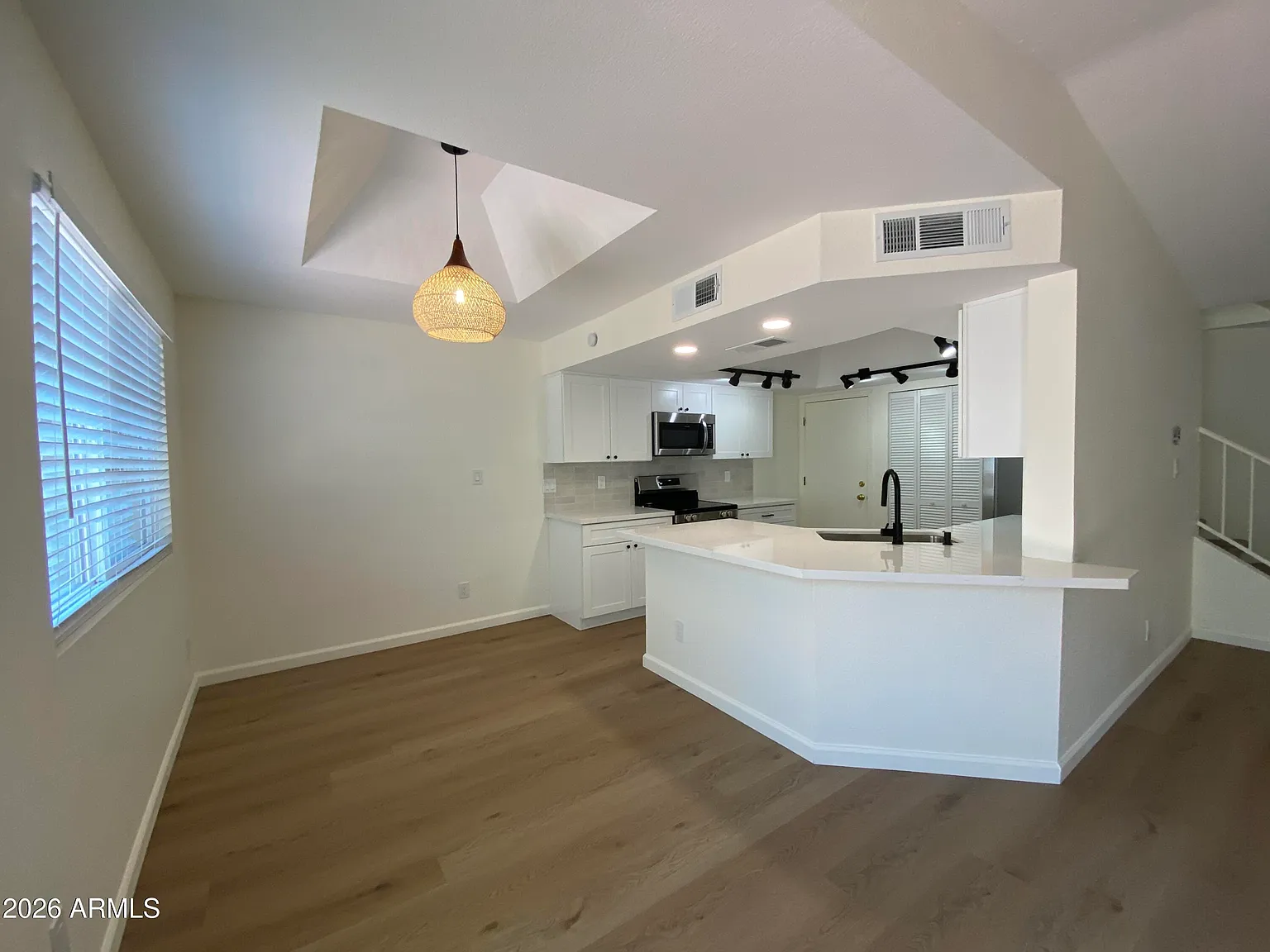 2 bed, 1.5 bath, 1120 sqft, $1,750 — Photo 3