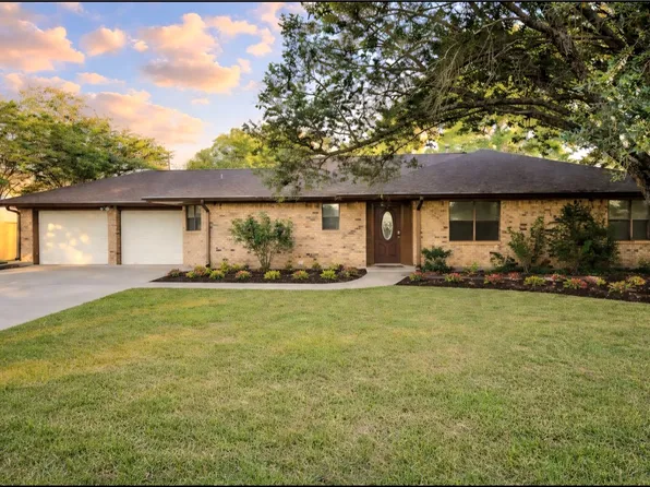 827 N Gray St, Caldwell, TX 77836