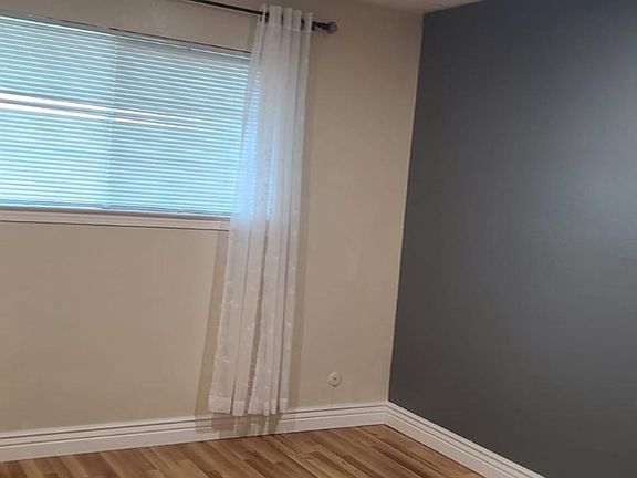 4th image of 556 S Fair Oaks Ave APT 3