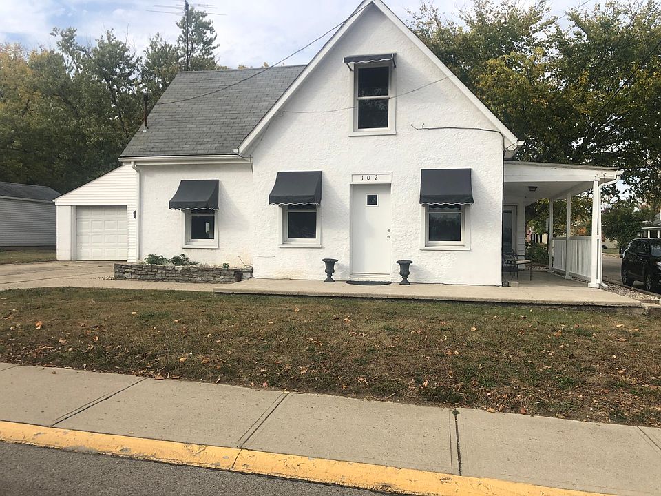 1st image of 102 W Chestnut St