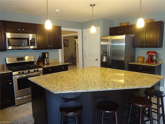 Eat-in kitchen