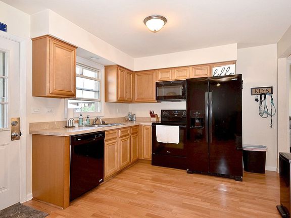 4th image of 257 Green Ct