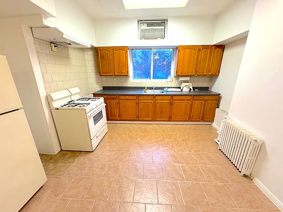 5th image of 200 Nassau Ave #2R