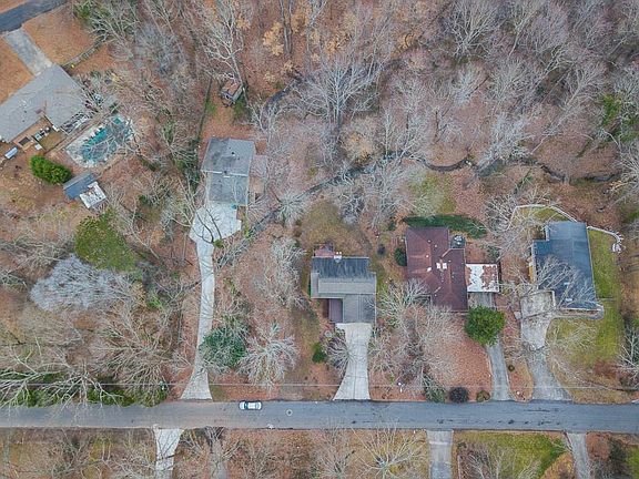 2nd image of 3329 Lake Dr