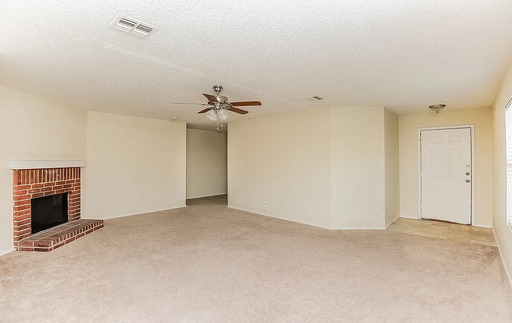 3 bed, 2.0 bath, 1527 sqft, $1,985 — Photo 4