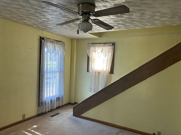 5th image of 432 Main St