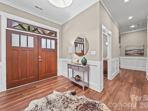 3rd image of 3033 Dodsworth Dr