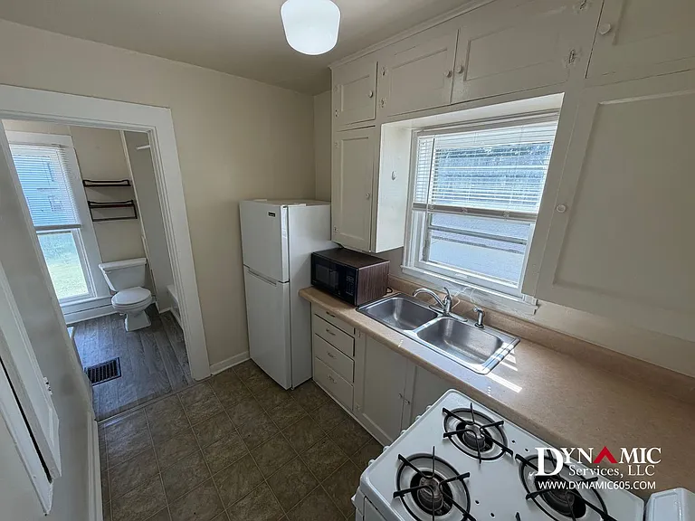 219 S Duluth Ave — Photo 11