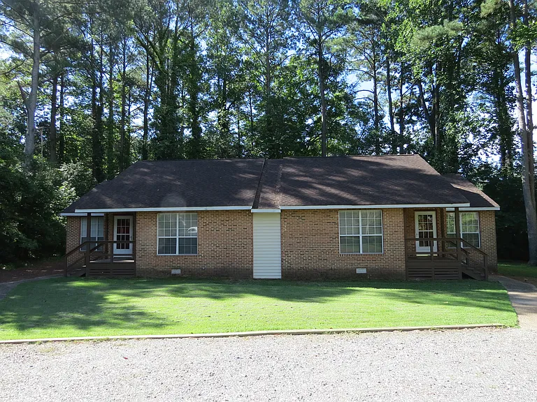 131 King Henry Way — Photo 1