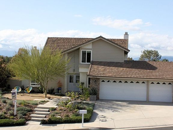 2nd image of 25476 Cariz Dr