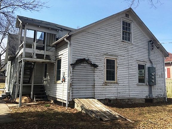 4th image of 904 Trenton St