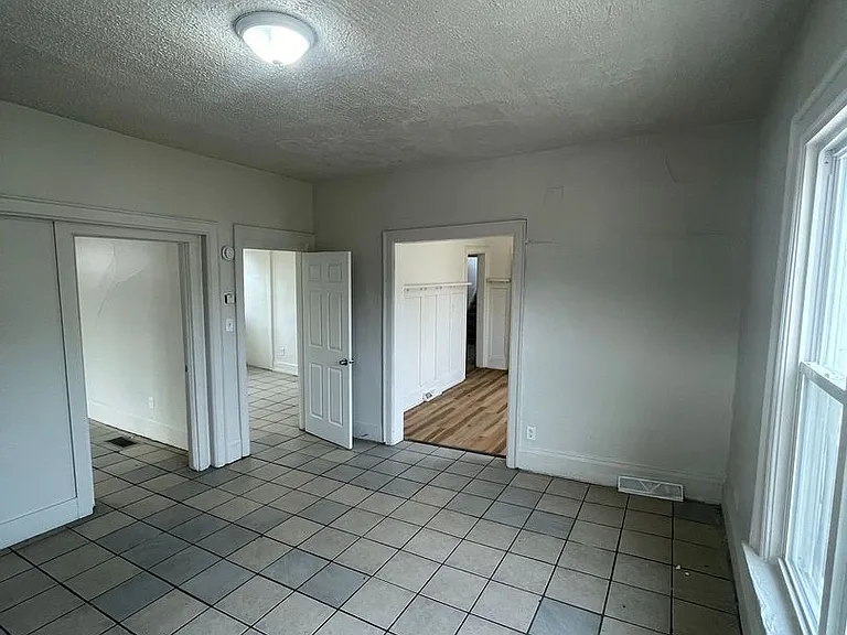 1120-1122 W Locust St. (Duplex)(Ace Property) — Photo 2