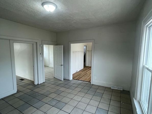 1120-1122 W Locust St #1120