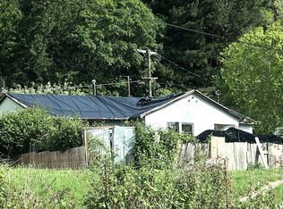 951 Knights Ln, Garberville, CA 95542