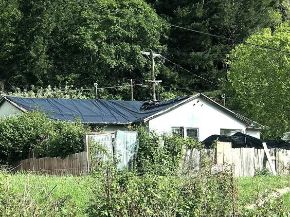 951 Knights Ln, Garberville, CA 95542