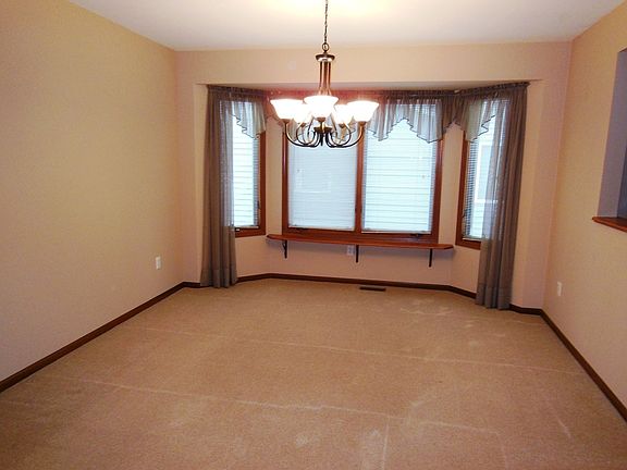 5th image of 29 S Juniper Dr