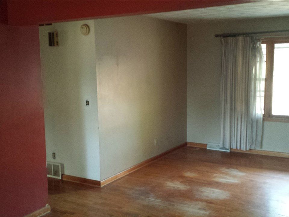 2nd image of 902 Mulberry St