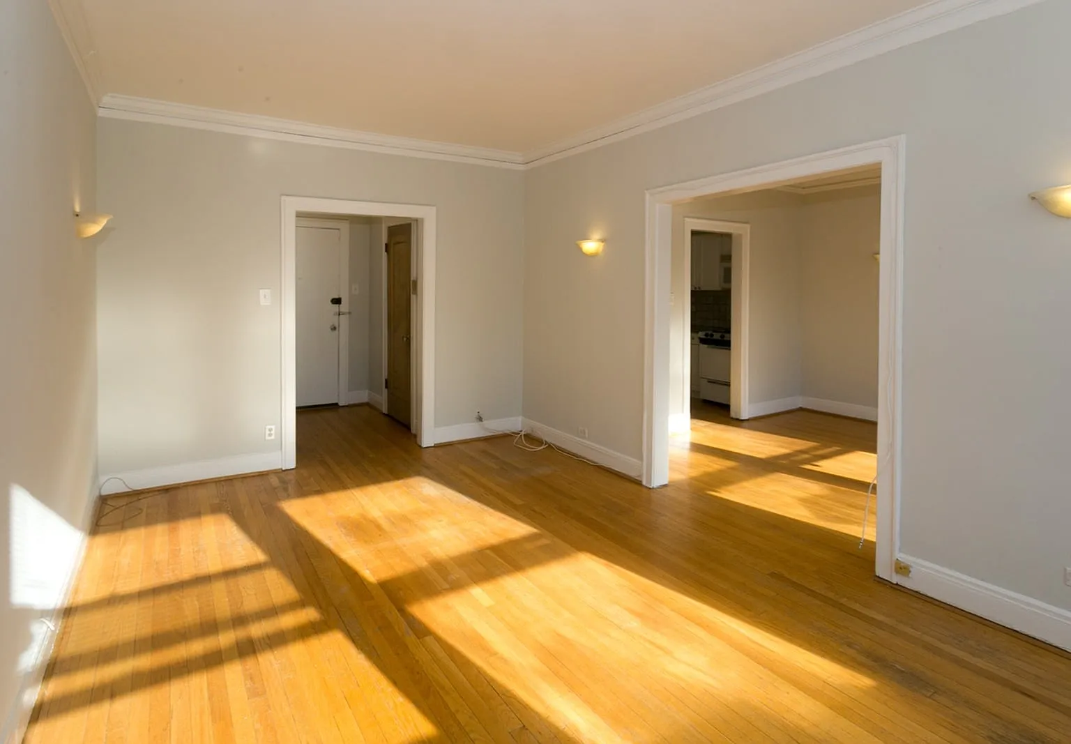 520-28 W. Surf St. — Photo 1