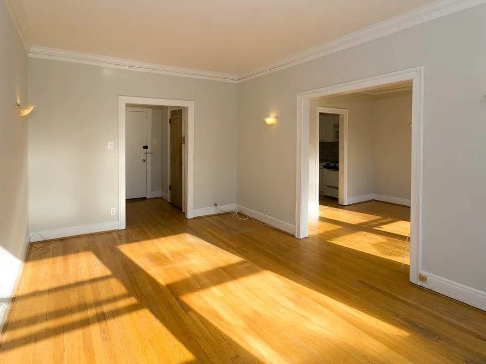 520-28 W. Surf St.