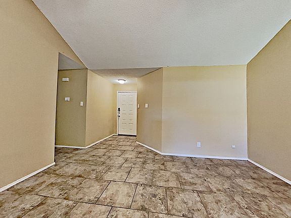 4th image of 820 Bristol Ave