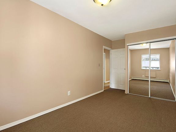 3rd image of 5 McKibbin Ct