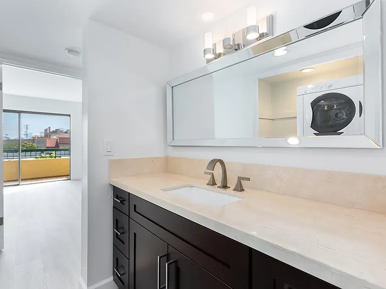 1738 S Bentley Ave #302 — Photo 48