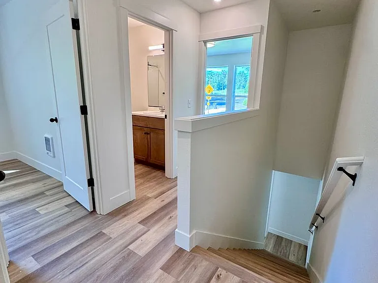 Brand New, Beautiful Townhomes! 2 & 3 Bedrm Units Available — Photo 45